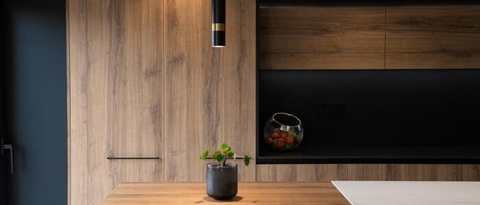 cocina-a-medida-con-nevera-panelada